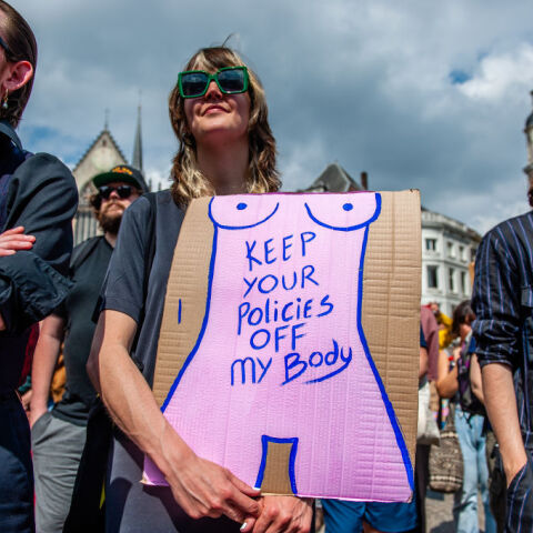 Η Gucci, η Levi’s και πολλές ακόμα επιχειρήσεις αντιδρούν στο ενδεχόμενο κατάργησης του νόμου Roe v. Wade στις ΗΠΑ που αφορά το δικαίωμα στην άμβλωση.