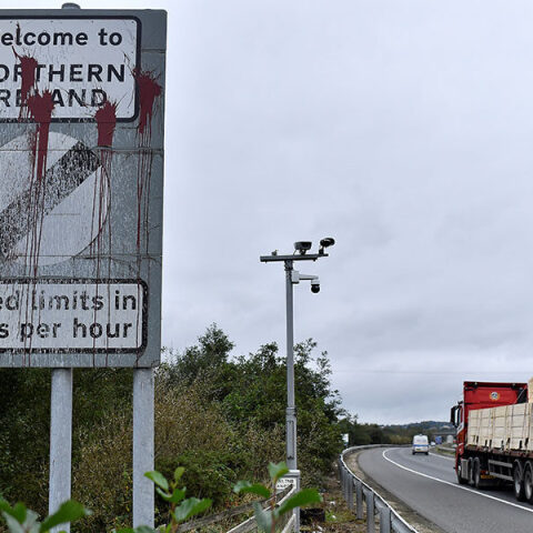 Η κυβέρνηση θα παραβιάσει το Πρωτόκολλο της Β. Ιρλανδίας, σύμφωνα με έναν δημοσιογράφο 