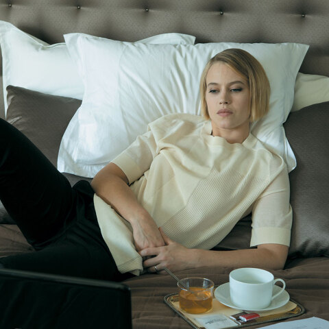 Η ηθοποιός Lou de Laâge στην ταινία «Μαύρο Κουτί»