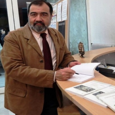 Πέθανε ο καθηγητής Γιάννης Πίκουλας