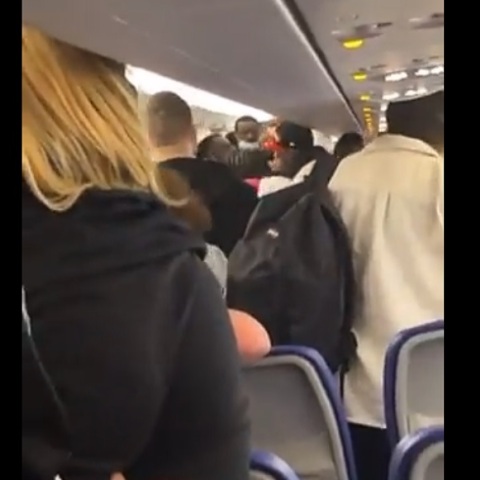 Επεισόδιο σε πτήση Λονδίνο - Χανιά: Βρετανός χτύπησε τον πιλότο κι άλλους επιβάτες