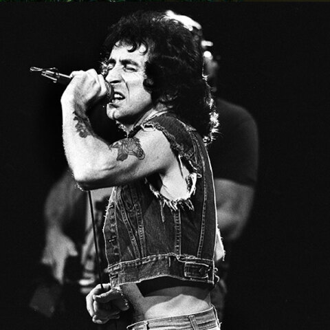 O Bon Scott ήταν η «φωνή» των AC/DC μέχρι τον ξαφνικό θάνατό του το 1980