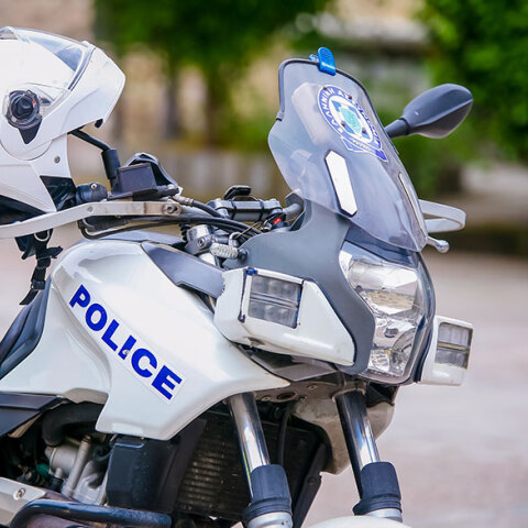 Έγκλημα στην Ομόνοια: Σκότωσε τον πατέρα του στον ύπνο του