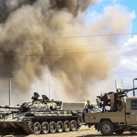 Μάχες σε εξέλιξη καθώς η διορισμένη από το κοινοβούλιο κυβέρνηση λέει πως μπήκε στην Τρίπολη