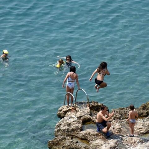 Βουτιές στη θάλασσα