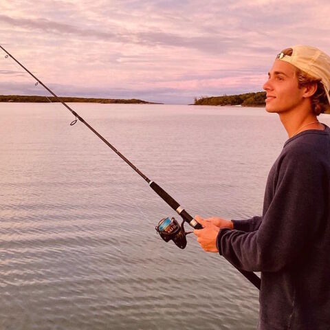 Ο Αχιλλέας-Ανδρέας, εγγονός του πρώην βασιλιά Κωνσταντίνου, πρωταγωνιστεί στη διαφημιστική καμπάνια του brand Zadig & Voltaire.