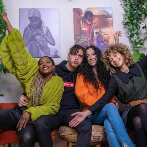 Η παρέα του Hair Dresser Stylish (Ειρήνη, Σοφία, Μαρουά Ελ Ανταγουί, Τζένη, Nassause)