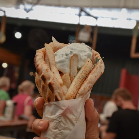 Το σουβλάκι (πιτόγυρο) έφθασε τα 3,5 ευρώ σε σουβλατζίδικα