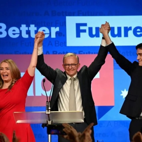 Αυστραλία: "Θέλω να ενώσω τη χώρα", λέει ο αρχηγός των Εργατικών Αντονι Αλμπανέζι που οδήγησε σε νίκη το κόμμα του τερματίζοντας σχεδόν μια δεκαετία συντηρητικής διακυβέρνησης	