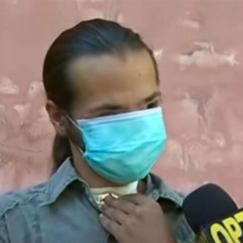 Ο αγνοούμενος Θύμιος Μπουγάς - Φορά μάσκα και φέρει μηχανισμό στο λαιμό που του επιτρέπει να μιλά