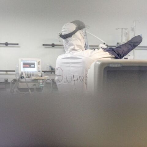 Ευλογιά των πιθήκων: Σε απομόνωση το ύποπτο κρούσμα, τη Δευτέρα τα αποτελέσματα – Ποια η κατάστασή του