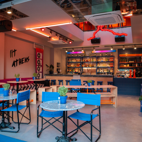 Το εσωτερικό του Lit Athens.