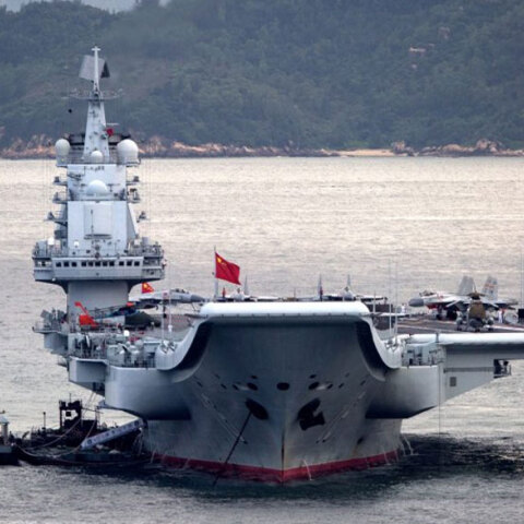 Το κινεζικό αεροπλανοφόρο «Liaoning» σε ναυτικά γυμνάσια κοντά στο Χονγκ Κονγκ