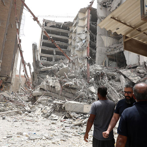 Κατάρρευση κτιρίου 10 ορόφων στο Ιράν