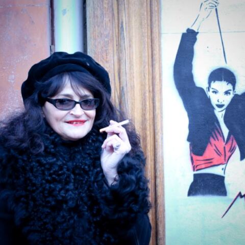 Η Γαλλίδα καλλιτέχνις του δρόμου, Miss. Tic