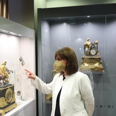 Σακελλαροπούλου: Εγκαινίασε έκθεση στο Μουσείο Κοσμήματος Ηλία Λαλαούνη