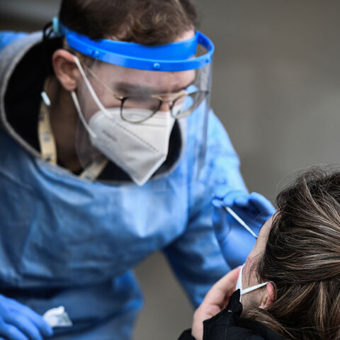 Η θετικότητα των τεστ κορωνοϊού