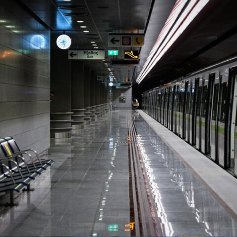 Στο Μετρό Κορυδαλλού άνδρας έπεσε στις ράγες