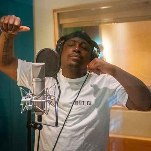 Ο ράπερ Moose στο στούντιο