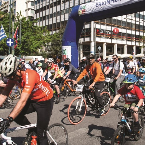 Στιγμιότυπο από προηγούμενη διοργάνωση του Ποδηλατικού Γύρου της Αθήνας. 