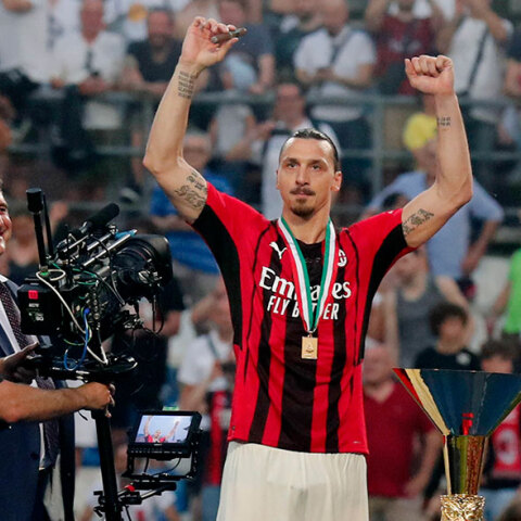 Ο Ζλάταν Ιμπραΐμοβιτς χειρουργήθηκε στο γόνατο και θα μείνει εκτός αγώνων μέχρι να φύγει το 2022