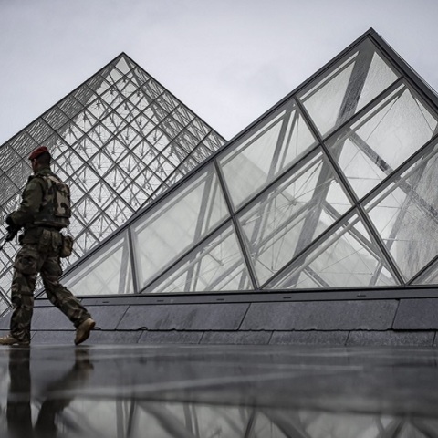 Μουσείο Λούβρου: Κατηγορούν τον πρώην διευθυντή του για υπόθεση εμπορίας έργων τέχνης