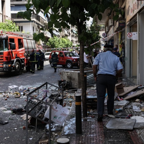 ΕΚΡΗΞΗ ΣΕ ΚΡΕΟΠΩΛΕΙΟ - ΜΙΝΙ ΜΑΡΚΕΤ ΚΟΝΤΑ ΣΤΟΝ ΣΤΑΘΜΟ ΛΑΡΙΣΗΣ (ΒΑΣΙΛΗΣ ΡΕΜΠΑΠΗΣ/EUROKINISSI)