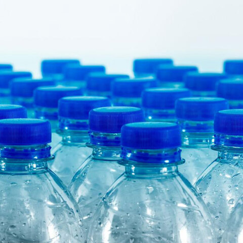 Δεν ακριβαίνει κατά 10 λεπτά το εμφιαλωμένο νερό