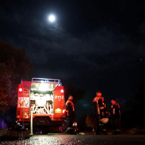 Η φωτιά στη Μαγούλα Αττικής κινητοποίησε τους πυροσβέστες