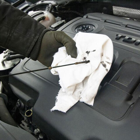 Σπείρα κλέβει καταλύτες από αυτοκίνητα στη Γλυφάδα, προκαλώντας μεγάλη ζημιά στα οχήματα