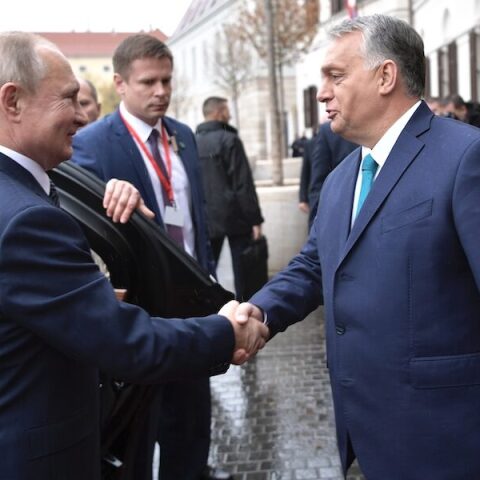 ΕΕ-Ρωσία-σύνοδος κορυφής-κυρώσεις: "Δεν υπάρχει προς το παρόν αποδεκτή συμβιβαστική λύση για το πετρέλαιο", δηλώνει ο πρωθυπουργός της Ουγγαρίας	ΕΕ-Ρωσία-σύνοδος κορυφής-κυρώσεις: "Δεν υπάρχει προς το παρόν αποδεκτή συμβιβαστική λύση για το πετρέλαιο", δη