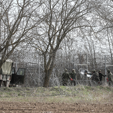 Κύκλοι Υπουργείου Άμυνας: Περιμένουμε «θερμό καλοκαίρι» με απειλές σε νησιά και Έβρο