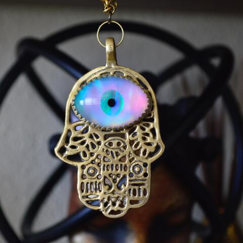 Μάτιασμα - Ξεμάτιασμα: Όλα για το «μάτι» - Τι είναι, πώς φεύγει, ποια η πρόληψη, τι λέει η εκκλησία και η επιστήμη.