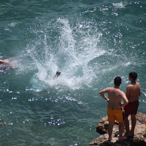 Βουτιές στη θάλασσα