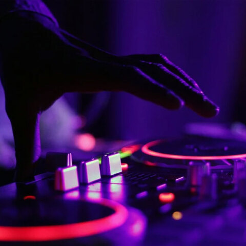 Μουσική μέχρι τις 11 το βράδυ σε Βάρη - Βούλα - Βουλιαγμένη αποφάσισε ο Δήμος