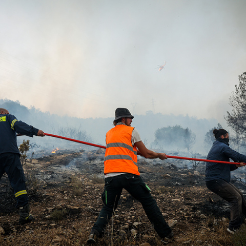 Φωτιά στη Βούλα: Βελτιωμένη η κατάσταση