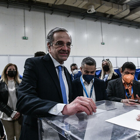 Ο Αντώνης Σαμαράς ψηφίζει στο 14ο συνέδριο της ΝΔ