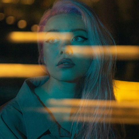 Ένα κορίτσι. 