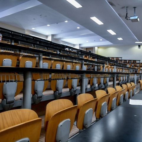 Νομοσχέδιο για τα Πανεπιστήμια: Άδεια έδρανα φοιτητών σε αμφιθέατρο