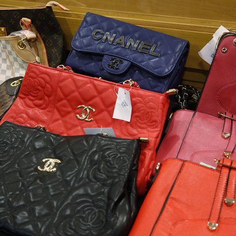 Σχεδόν 1 στους 10 Έλληνες έχει αγοράσει προϊόντα-μαϊμού εν αγνοία του