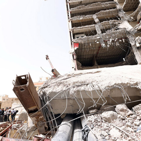 Ιράν: Δύο άνθρωποι έχασαν τη ζωή τους μετά από κατάρρευση κτιρίου