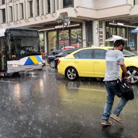 Καταιγίδα στο κέντρο της Αθήνας