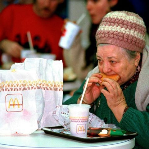 Ρωσία: Αποκαλυπτήρια για το νέο logo της McDonald’s