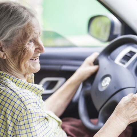 Candida Uderzo: Η αιωνόβια οδηγός που ανανέωσε για δύο χρόνια το δίπλωμα της