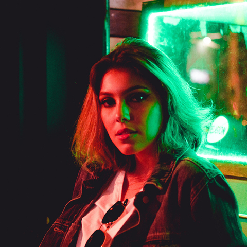 Ένα κορίτσι.