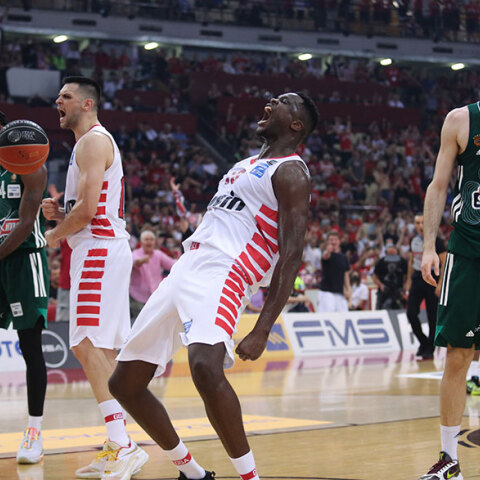 Άνετη νίκη του Ολυμπιακού στο ΣΕΦ κόντρα στον Παναθηναϊκό στον πρώτο τελικό της Basket League