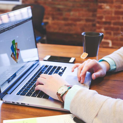 Αυξάνεται η επιδότηση στο πρόγραμμα για το «πρώτο ένσημο»