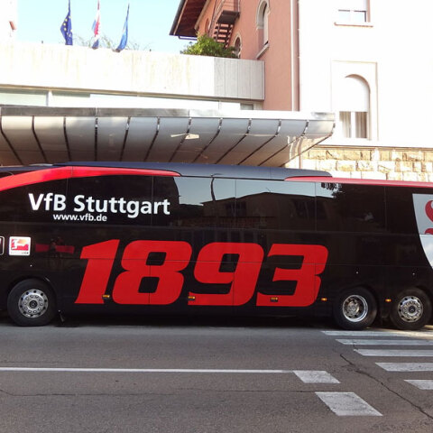 Το πούλμαν της Στουτγκάρδης έξω από γήπεδο στη Γερμανία