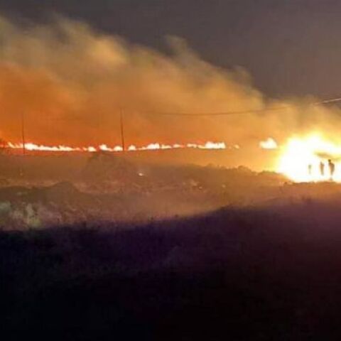 Πάρος: Φωτιά στην περιοχή του Μώλου