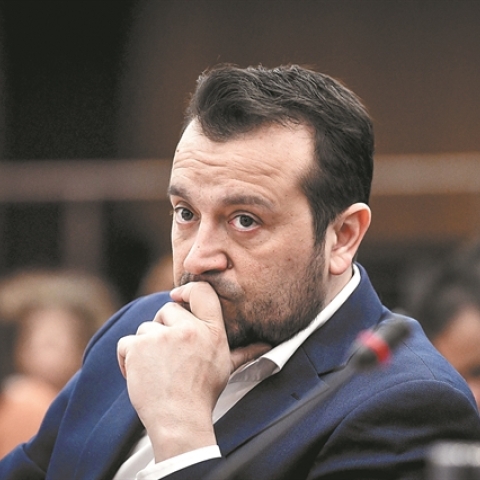 ΣΥΡΙΖΑ για παραπομπή Παππά: Στήνουν ειδικά δικαστήρια για δήθεν πλημμέλημα – Η απάντηση της ΝΔ